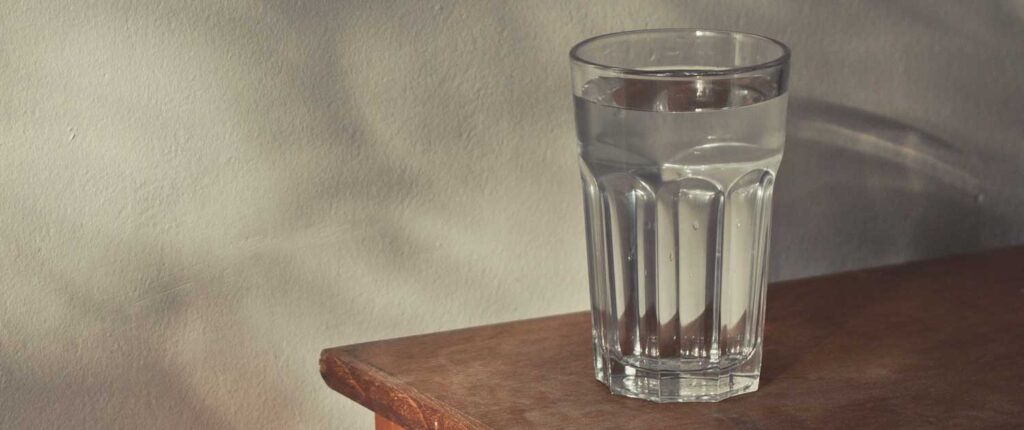 Ein Glas Wasser